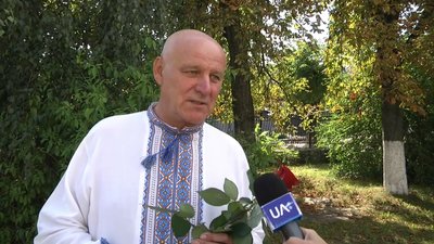 У Житомирі вшанували пам'ять поета, композитора, барда Володимира Шинкарука У Житомирі вшанували пам'ять поета, композитора, барда Володимира Шинкарука