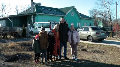 Батьки-вихователі будинку сімейного типу на Запоріжжі розповіли, чому вакцинували себе та дітей