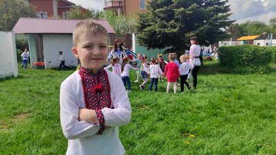 170 вихованців та педагогів Тернопільського дитсадка разом виводили гаївки