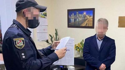 На Луганщині чиновника спіймали при отриманні хабаря