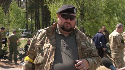 Навчаються штурмувати міста, аби звільняти окупований Крим: на Чернігівщині тренуються ветерани-морпіхи Навчаються штурмувати міста, аби звільняти окупований Крим: на Чернігівщині тренуються ветерани-морпіхи