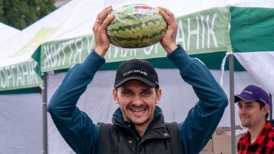 "Продовжив справу прадіда за 100 років". Фермер Олександр Орєхін відновив бізнес на Дніпропетровщині "Продовжив справу прадіда за 100 років". Фермер Олександр Орєхін відновив бізнес на Дніпропетровщині