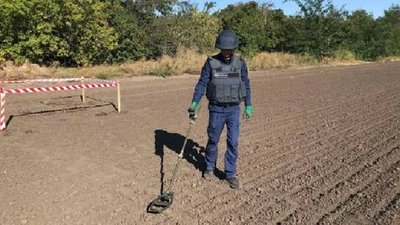 На Херсонщині піротехніки знищили 40 боєприпасів часів Другої світової війни На Херсонщині піротехніки знищили 40 боєприпасів часів Другої світової війни