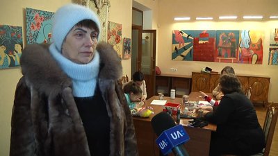 У Житомирі провели майстер-клас із декорування баночок для освяченої води У Житомирі провели майстер-клас із декорування баночок для освяченої води