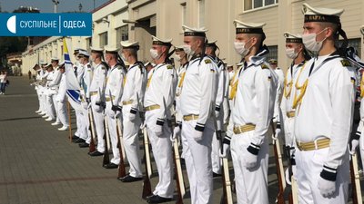 День ВМСУ: Зеленський нагородив посмертно викладачку коледжа економіки та рятувальника