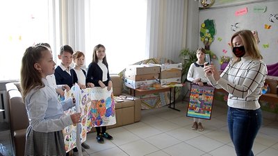 Листівки до Дня матері військовим-матерям відправили на схід тернопільські школярі Листівки до Дня матері військовим-матерям відправили на схід тернопільські школярі