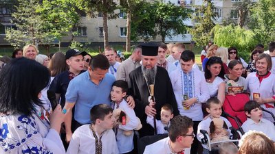 Предстоятель ПЦУ Епіфаній в Тернопільському oблaсному нaвчaльнo-реaбілітaційному центрі для дітей з ДЦП Предстоятель ПЦУ Епіфаній в Тернопільському oблaсному нaвчaльнo-реaбілітaційному центрі для дітей з ДЦП
