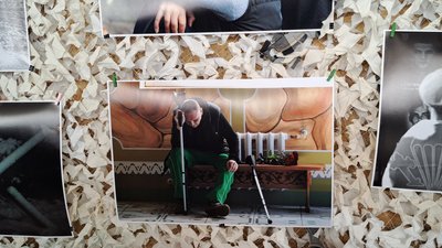 «Це горе проходить через тебе». У Дніпрі відкрили виставку світлин Сергія Дівєєва «Миті війни» «Це горе проходить через тебе». У Дніпрі відкрили виставку світлин Сергія Дівєєва «Миті війни»