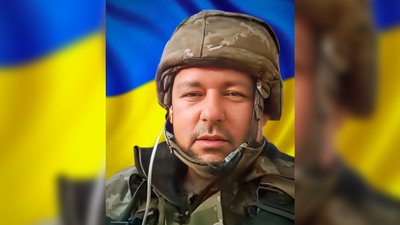 На Чернігівщині попрощалися з двома бійцями, які загинули на Донеччині На Чернігівщині попрощалися з двома бійцями, які загинули на Донеччині