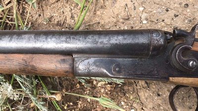 На Херсонщині чоловік обрізом погрожував односельцям На Херсонщині чоловік обрізом погрожував односельцям
