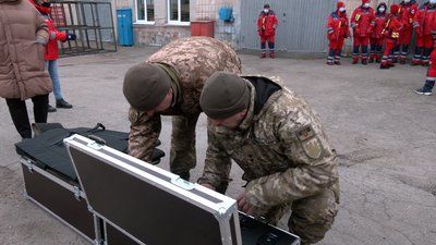 Відмовились від премій: медики черкаської екстренки передали допомогу військовим Відмовились від премій: медики черкаської екстренки передали допомогу військовим