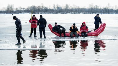 "Усім раджу купатись — і ніхто не захворіє". Як кияни святкують Водохреще (ФОТОРЕПОРТАЖ)