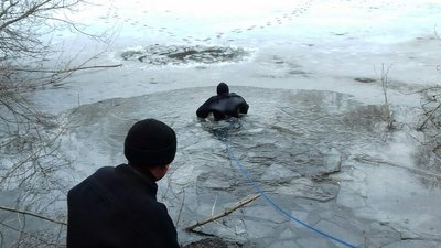 Потонув задовго до прибуття рятувальників: на Харківщині загинув рибалка Потонув задовго до прибуття рятувальників: на Харківщині загинув рибалка