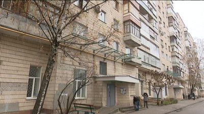 "Треба було створити комісію". Підвал будинку у Сумах другий місяць затоплює каналізація
