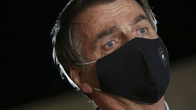 Президента Бразилії знову оштрафували за відсутність маски під час мотопробігу