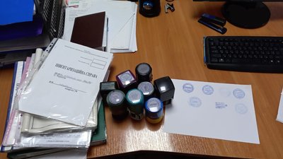 Зловживання під час ремонту доріг: ДБР провело обшуки у Чернігові Зловживання під час ремонту доріг: ДБР провело обшуки у Чернігові