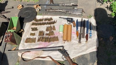 Поліцейські вилучили зброю та боєприпаси у жителя Черкаської області