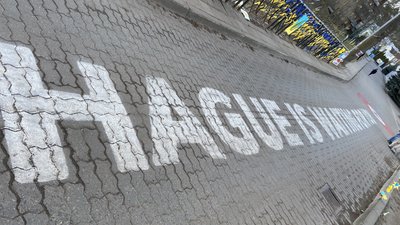 У Вільнюсі на вулиці, де розташоване посольство РФ, з’явились таблички "Героям України" У Вільнюсі на вулиці, де розташоване посольство РФ, з’явились таблички "Героям України"
