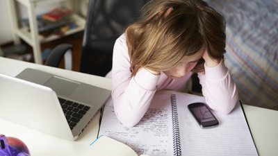 Освіта у Чернігові: батьки прийшли до міськради, щоб вирішити формат навчання дітей