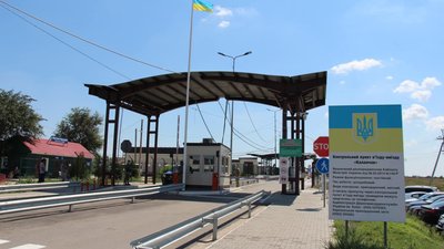 Підроблені VIN-код та автодокументи: на адмінмежі з Кримом за добу виявили 2 порушення