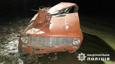 На Одещині авто впало з обриву в озеро: одна людина загинула, двоє у лікарні