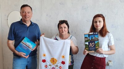 Сумські митці подякували іноземцям за прихисток українських біженців