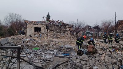 Місце ракетного удару у селі Рівне після ракетного удару, 7 січня Донеччина Місце ракетного удару у селі Рівне після ракетного удару, 7 січня Донеччина