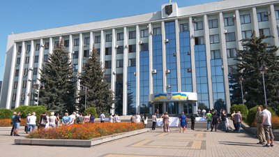 У Рівненській ОДА домовились з пікетувальниками про відкриття оздоровчих таборів У Рівненській ОДА домовились з пікетувальниками про відкриття оздоровчих таборів