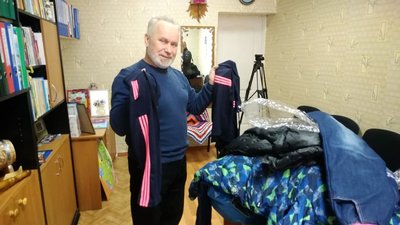 Одяг, іграшки та гроші. Херсонці передали допомогу дітям із центру реабілітації