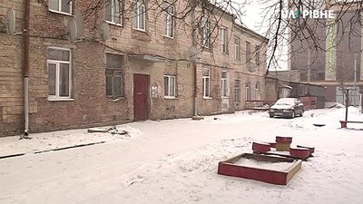 Аварійні будинки в Рівному: скільки їх та чому там досі живуть люди Аварійні будинки в Рівному: скільки їх та чому там досі живуть люди