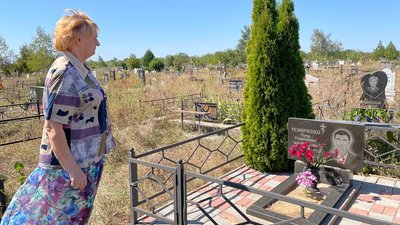 Для нього вже є місце на кладовищі. Жителька Миколаєва півтора року чекає на тіло чоловіка Для нього вже є місце на кладовищі. Жителька Миколаєва півтора року чекає на тіло чоловіка