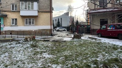 Пролежав на морозі всю ніч: у Тернополі підлітки побили людину з інвалідністю
