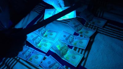 На Прикарпатті затримали посадовців бюро судмедекспертизи за отримання хабаря