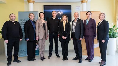 Учасники зустрічі з першою леді України Оленою Зеленською в Центрі досконалості в Тернополі Учасники зустрічі з першою леді України Оленою Зеленською в Центрі досконалості в Тернополі