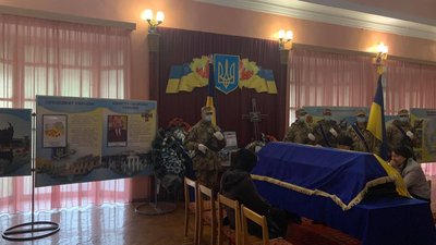 На Житомирщині прощаються із загиблими в авіакатастрофі на Харківщині курсантами (ОНОВЛЮЄТЬСЯ) На Житомирщині прощаються із загиблими в авіакатастрофі на Харківщині курсантами (ОНОВЛЮЄТЬСЯ)