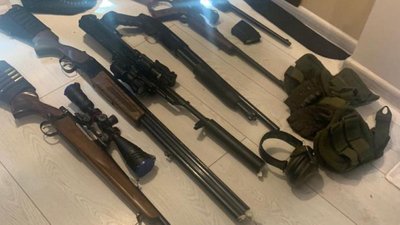 ОГПУ викрив схему незаконної видачі дозволів на зброю посадовцями Нацполіції. Скільки просили