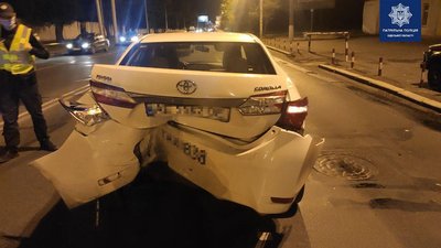 В Одесі зіткнулися три автівки, чотири людини травмувалися В Одесі зіткнулися три автівки, чотири людини травмувалися