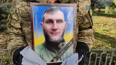 У Полтаві прощаються із військовим Валентином Надточієм, який загинув на війні У Полтаві прощаються із військовим Валентином Надточієм, який загинув на війні