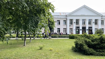У Хоролі на Полтавщині частина родин полеглих військових проти встановлення Алеї Героїв У Хоролі на Полтавщині частина родин полеглих військових проти встановлення Алеї Героїв