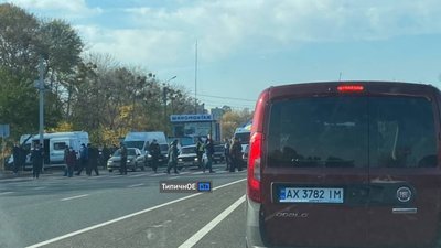 Жителі села на Харківщині другий день поспіль перекривають трасу через відключення газу