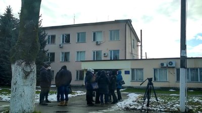 У Мені знову протестують працівники сирзаводу У Мені знову протестують працівники сирзаводу