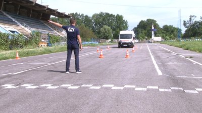 У Полтаві водіїв "швидких" вчать уникати аварій на дорозі У Полтаві водіїв "швидких" вчать уникати аварій на дорозі