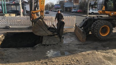 У Житомирі через аварію на колекторі обмежили рух тролейбусів до мікрорайону Богунія У Житомирі через аварію на колекторі обмежили рух тролейбусів до мікрорайону Богунія