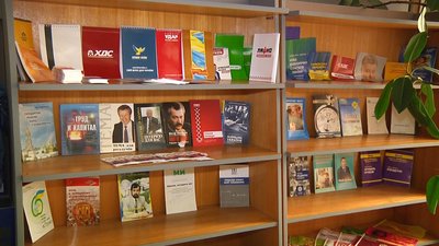 У Житомирі експонують зразки передвиборчої агітації та політичних артефактів У Житомирі експонують зразки передвиборчої агітації та політичних артефактів
