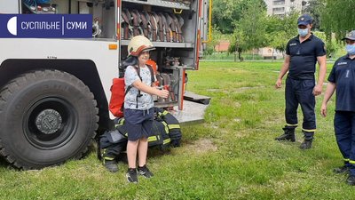 Рятувальники Сумщини долучилися до всеукраїнської акції для збору коштів на лікування доньки колеги Рятувальники Сумщини долучилися до всеукраїнської акції для збору коштів на лікування доньки колеги