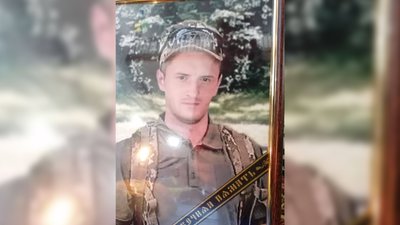 На Чернігівщині попрощалися з військовослужбовцями, які загинули на сході України На Чернігівщині попрощалися з військовослужбовцями, які загинули на сході України