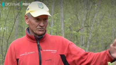 Слідство триває, очевидці непокояться: на Рівненщині розслідують незаконну вирубку дерев Слідство триває, очевидці непокояться: на Рівненщині розслідують незаконну вирубку дерев