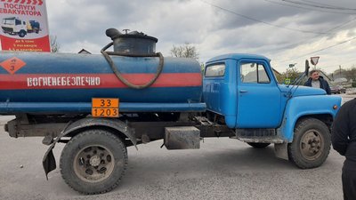 Бензовоз та автобуси. На Буковині громада купила для ЗСУ вісім авто Бензовоз та автобуси. На Буковині громада купила для ЗСУ вісім авто