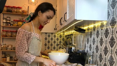 В Одесі волонтерки готують веганську їжу для військових В Одесі волонтерки готують веганську їжу для військових