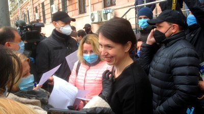 У Києві відбувається суд над Чорновол. Депутати готові взяти її на поруки У Києві відбувається суд над Чорновол. Депутати готові взяти її на поруки